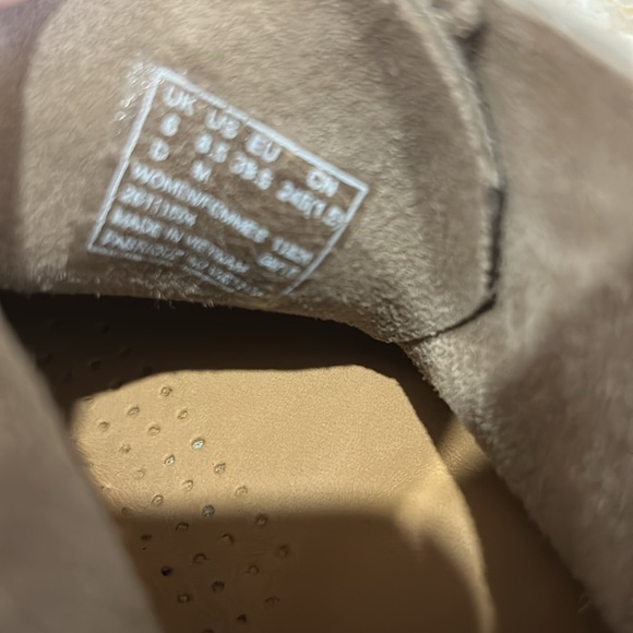 CLARKS ORIGINAL Taupe Distressed Desert Boots 8.5 main image 9